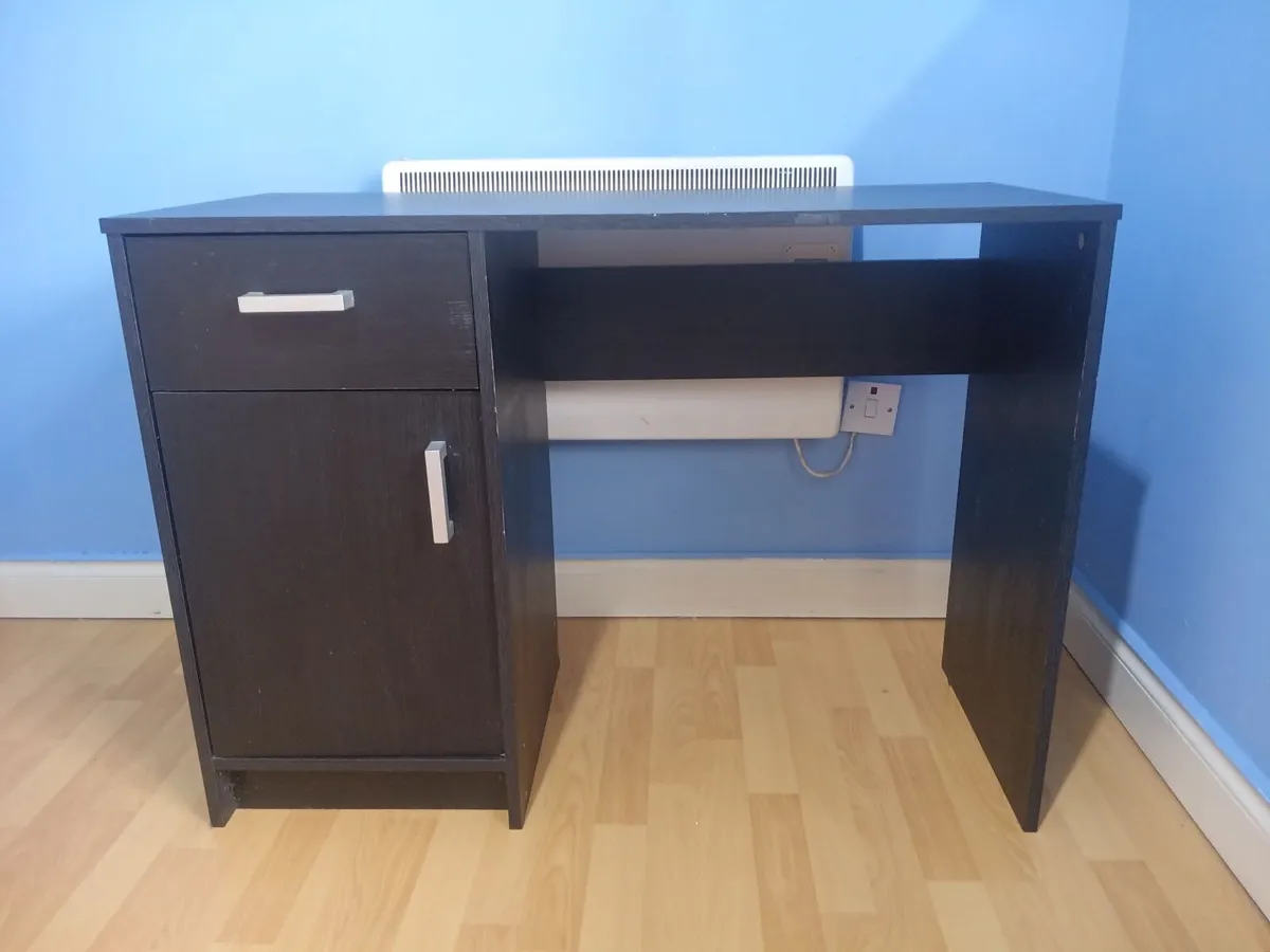 Desk and chair - Image 3
