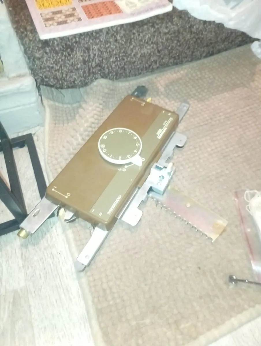 Knitting Machine Ribber - Image 3