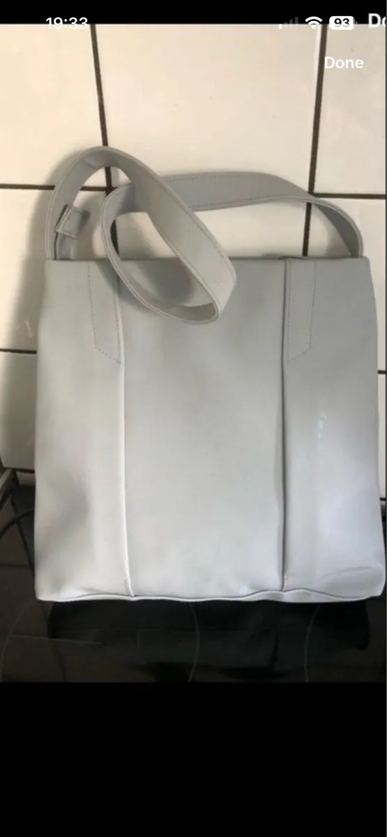 Ladies shoulder bag €10 - Image 1