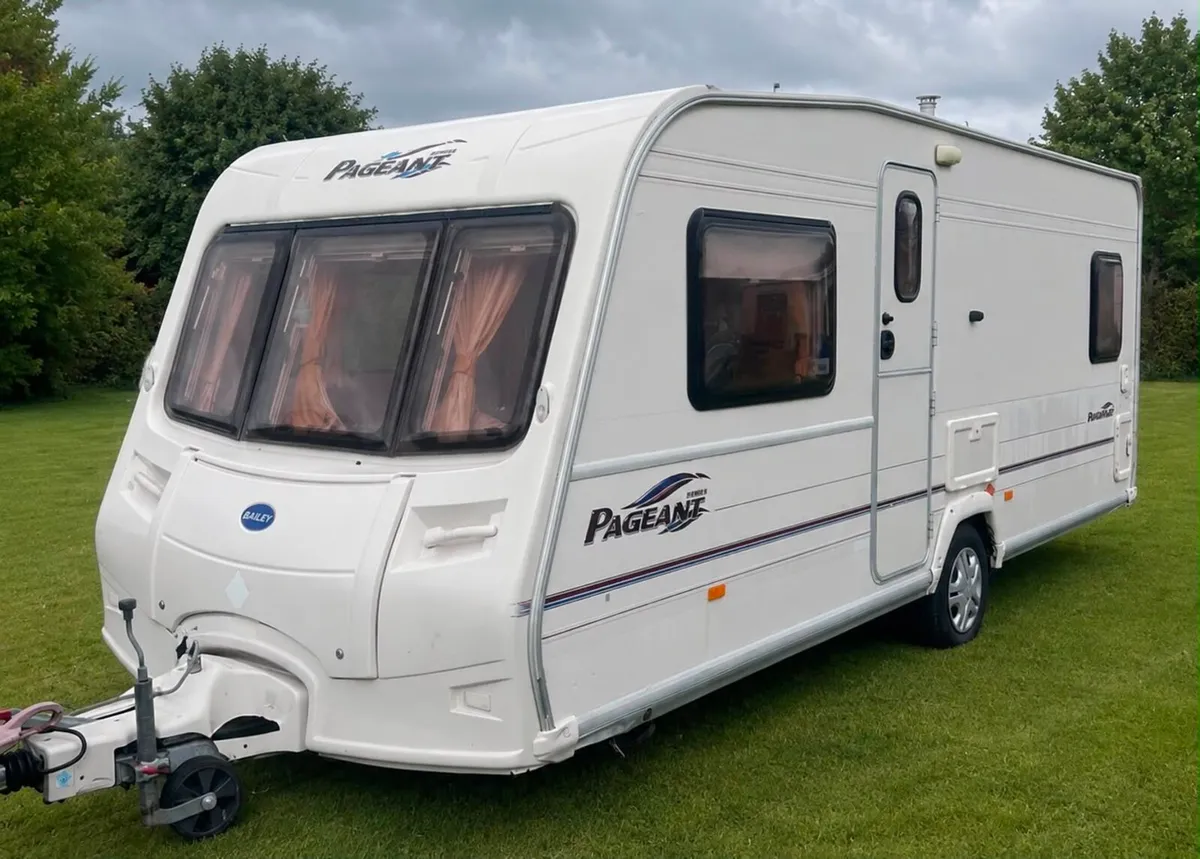 Bailey pageant caravan 4/5 berth fixed bed - Image 2