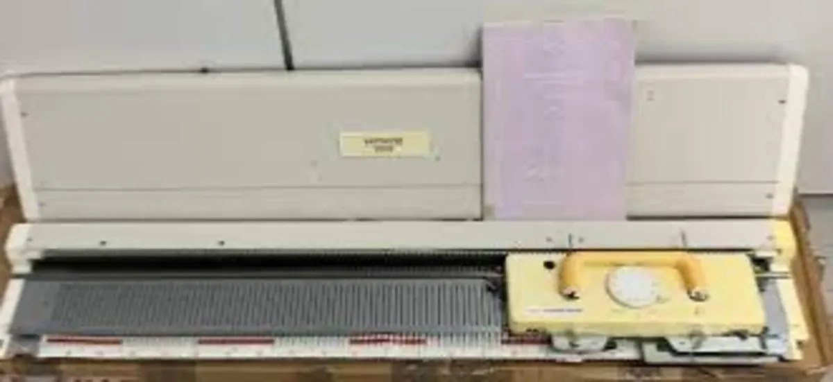 Knitting Machine Ribber - Image 1