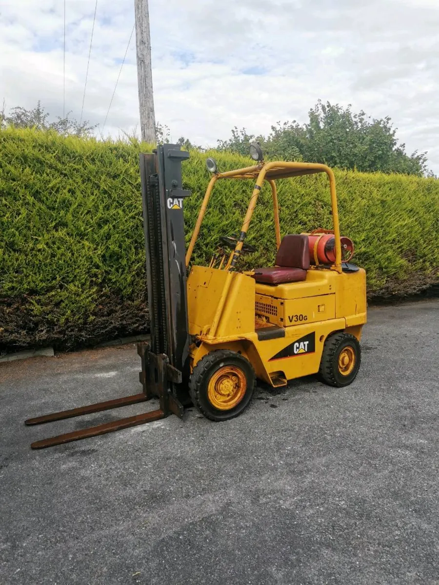 Catapillar 3 Tonne Forklift - Image 1