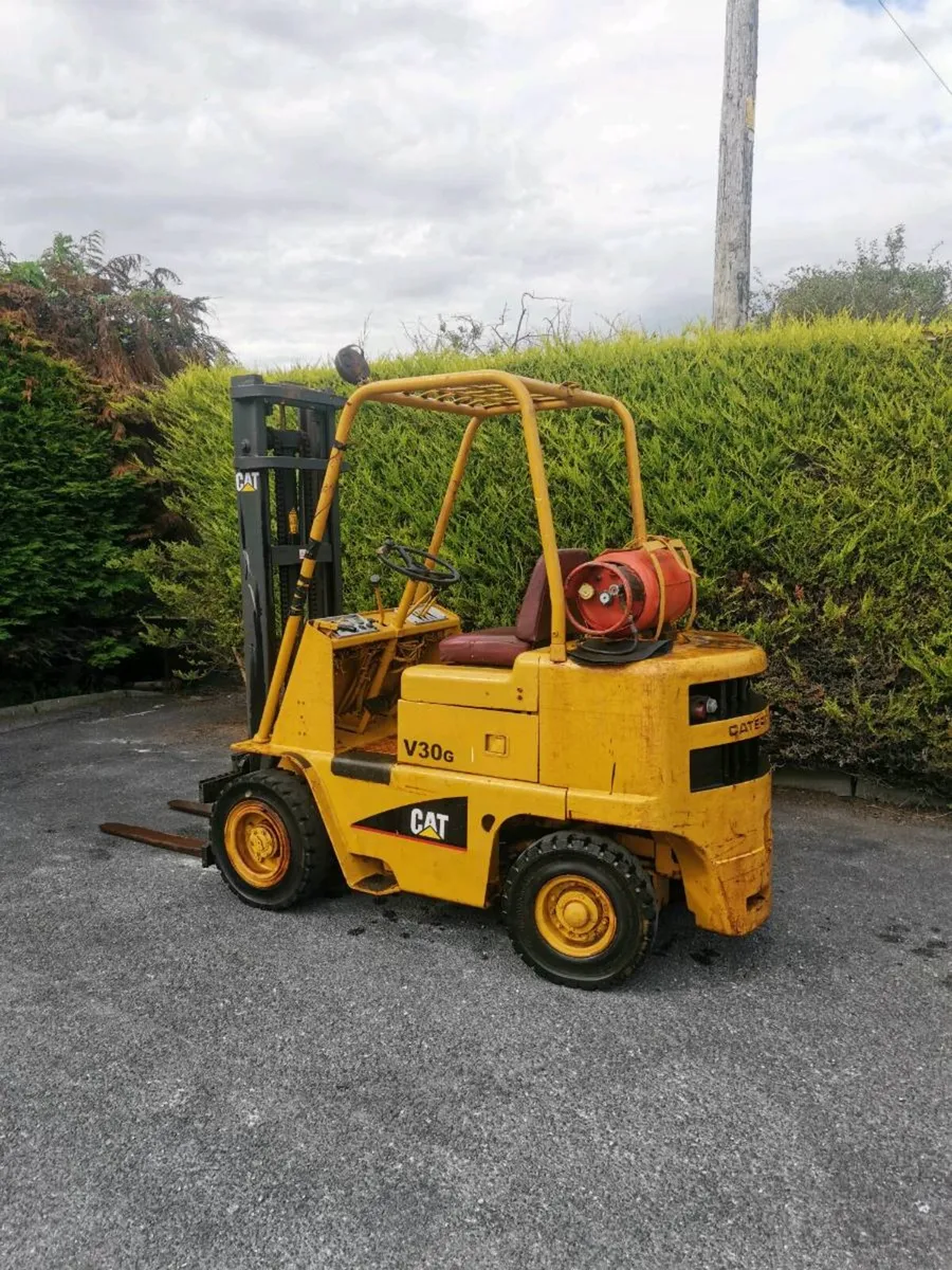 Catapillar 3 Tonne Forklift - Image 2