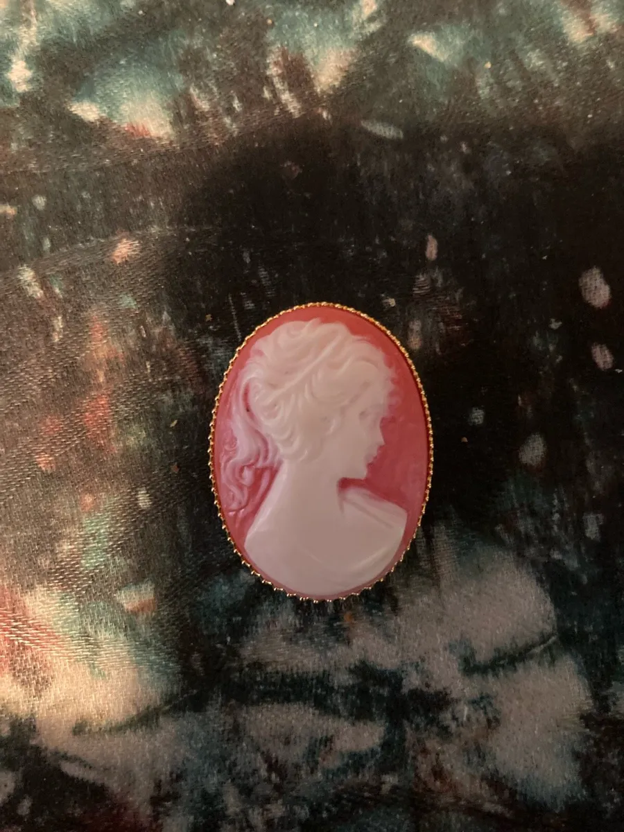 Cameo set free postage - Image 2