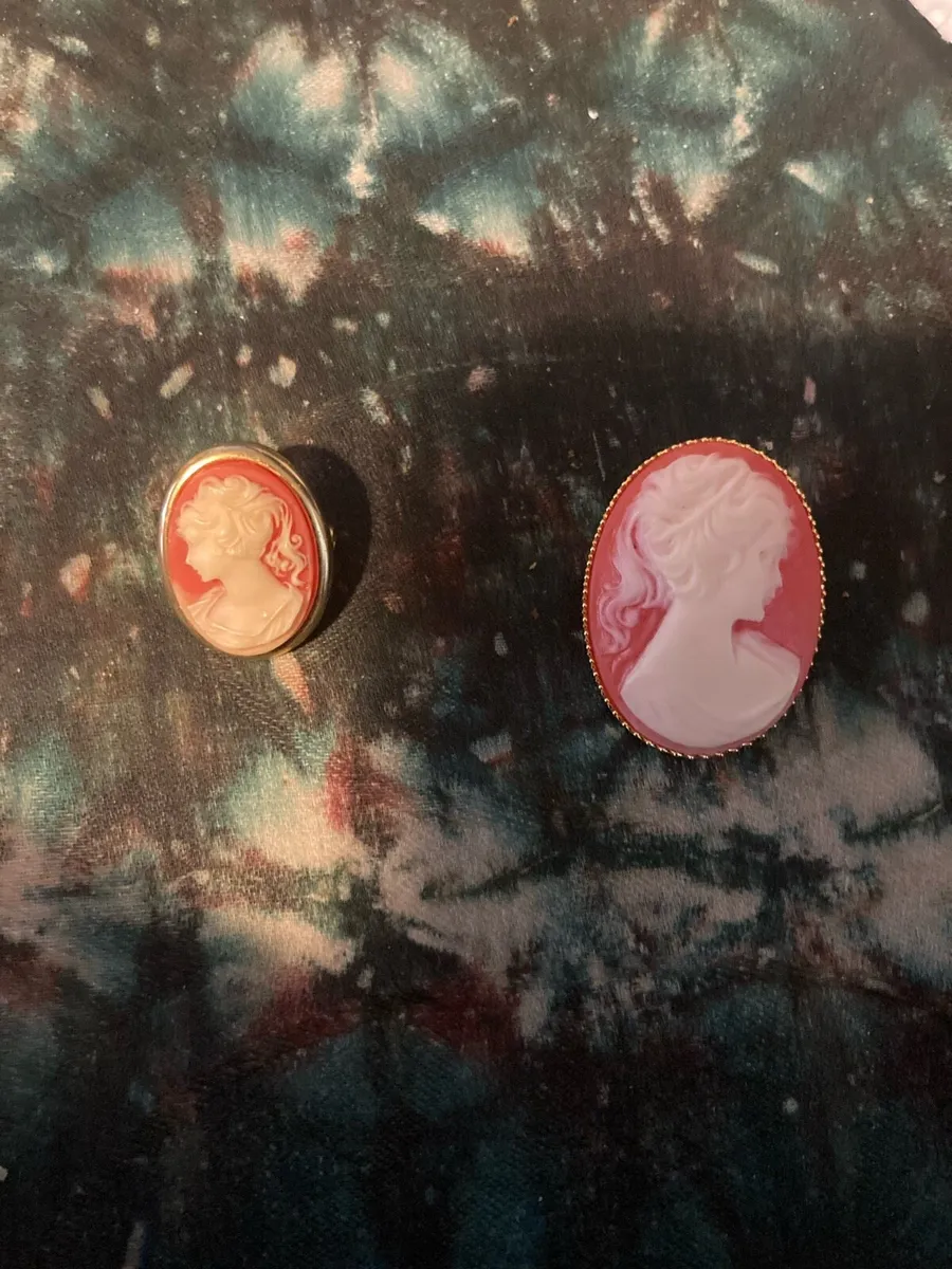 Cameo set free postage - Image 4