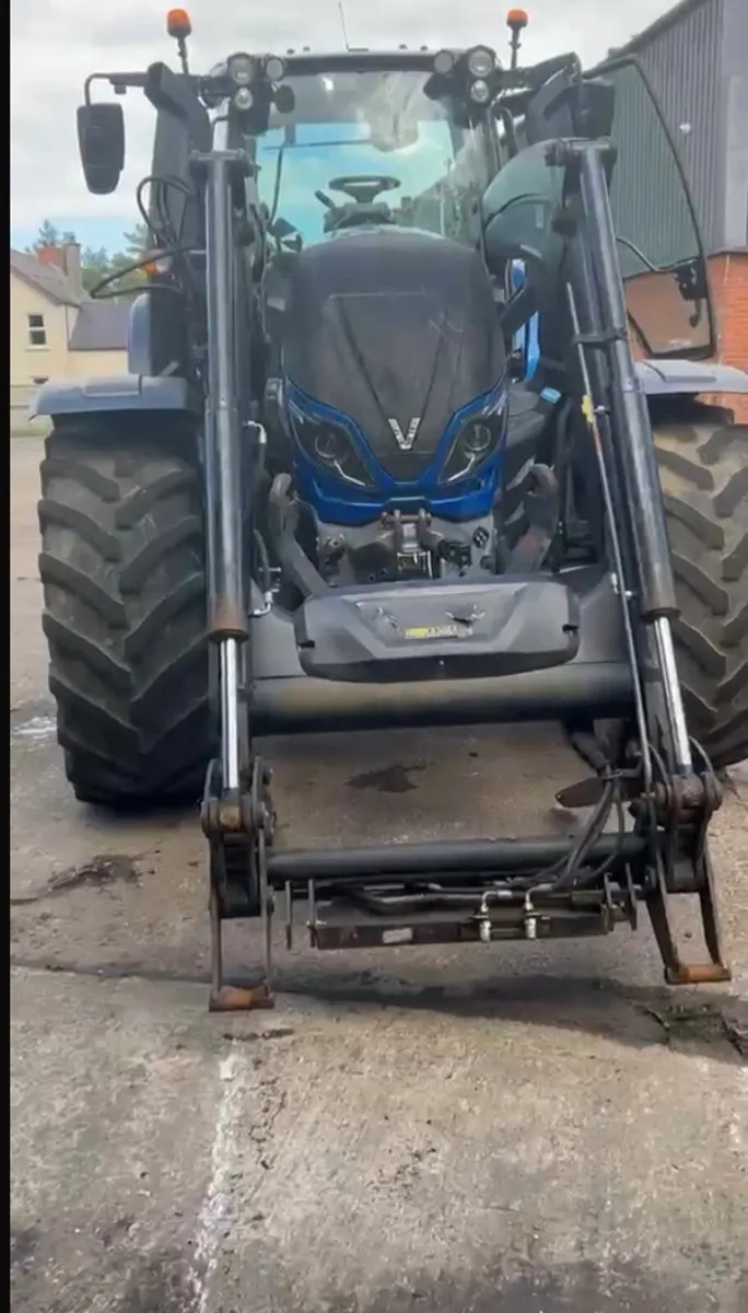 Tractor loader