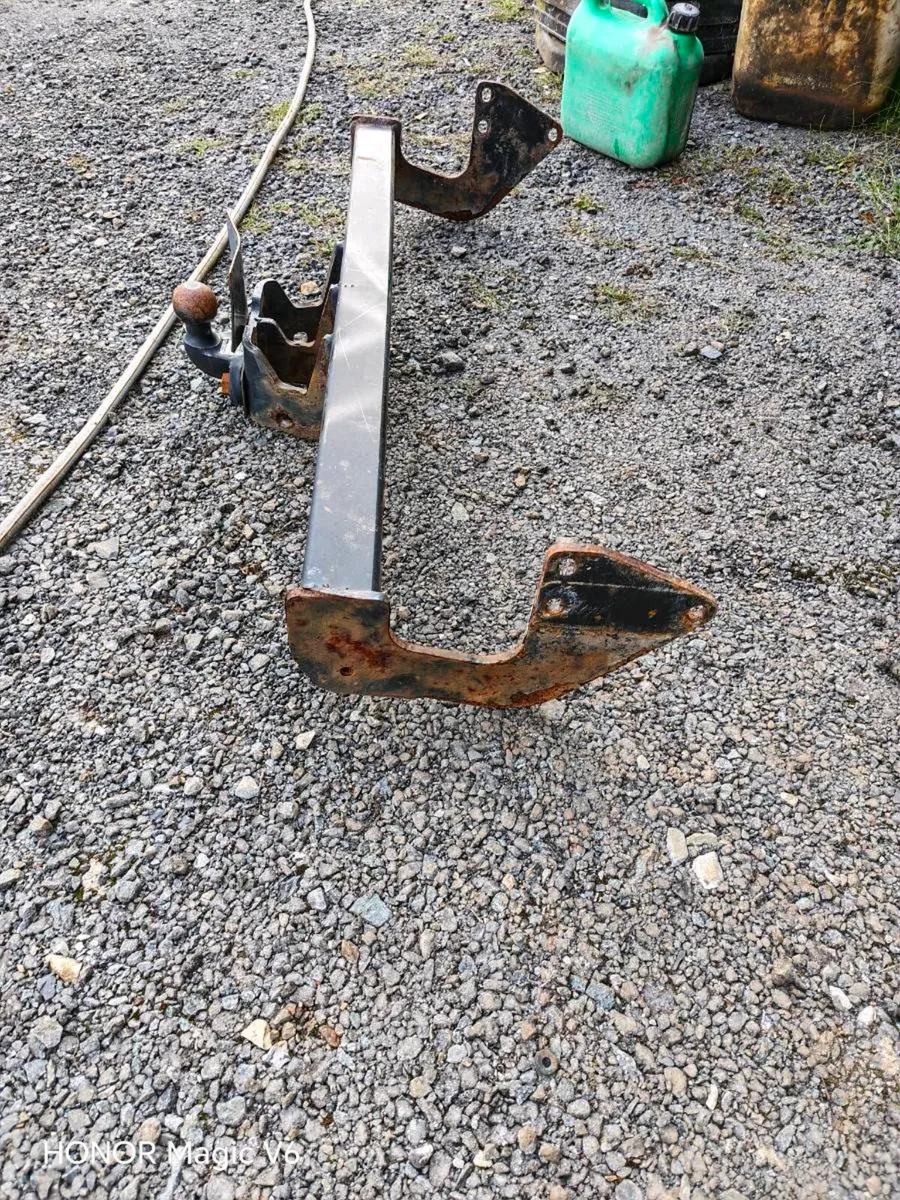 Tow hitch off mercedes Vito - Image 2