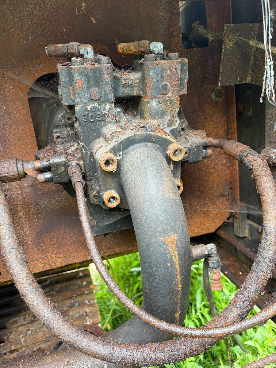FIAT HITACHI FH130-3 FIRE DAMAGE FEW PIPES - Image 2