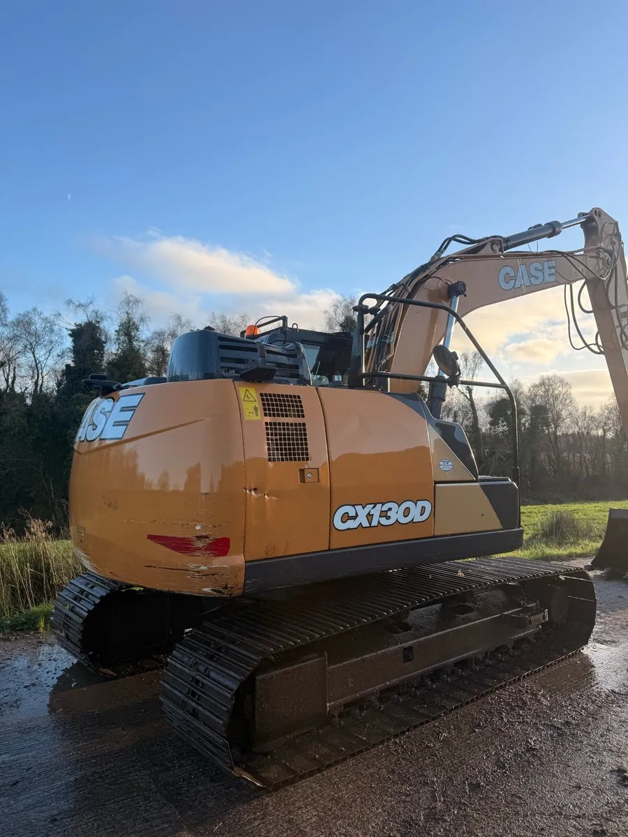 Case 130D digger - Image 1