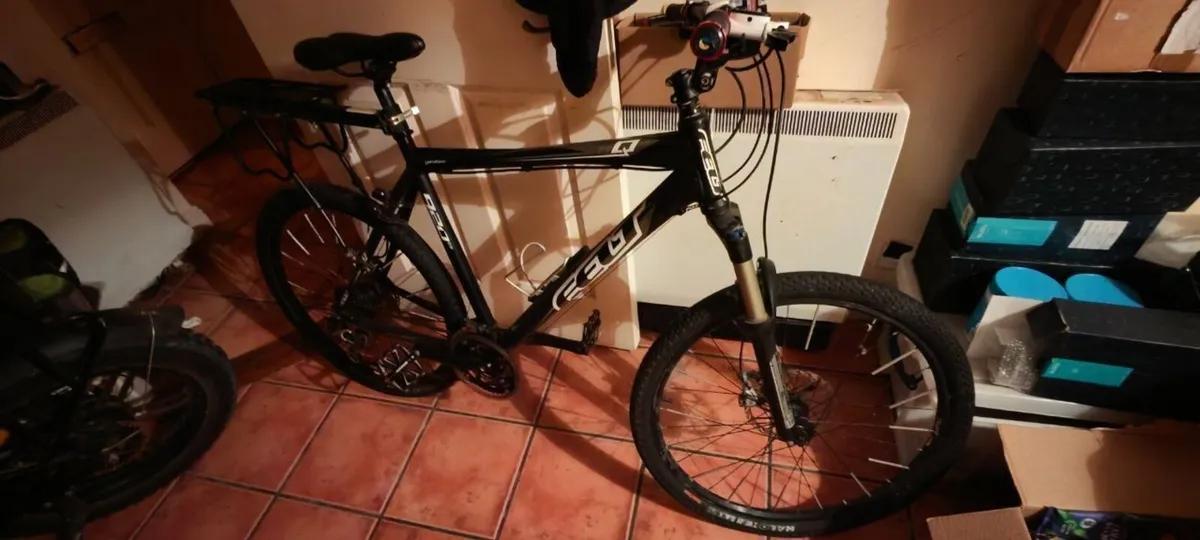 FELT Q920 Carbon Fibre  Mountain Bike.