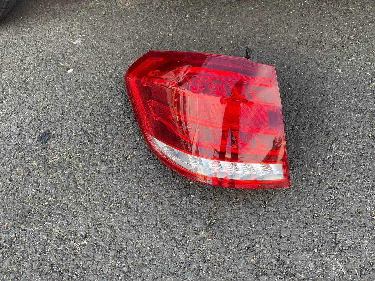 Mercedes-Benz E-Class (S212) Taillights - Image 2