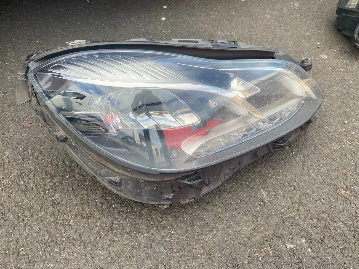 Mercedes-Benz E-Class (S212) Headlights - Image 3