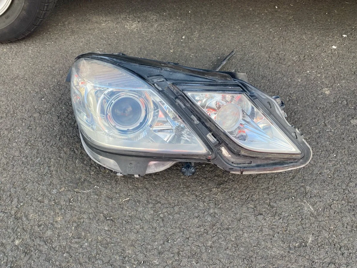 Mercedes-Benz E-Class (W212) Headlights - Image 2