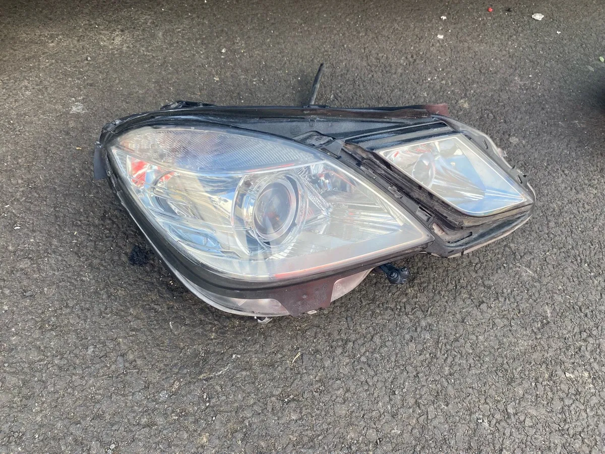 Mercedes-Benz E-Class (W212) Headlights - Image 3