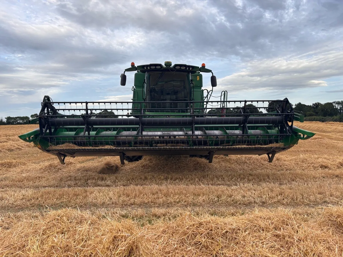 2015 John Deere T560i - Image 3