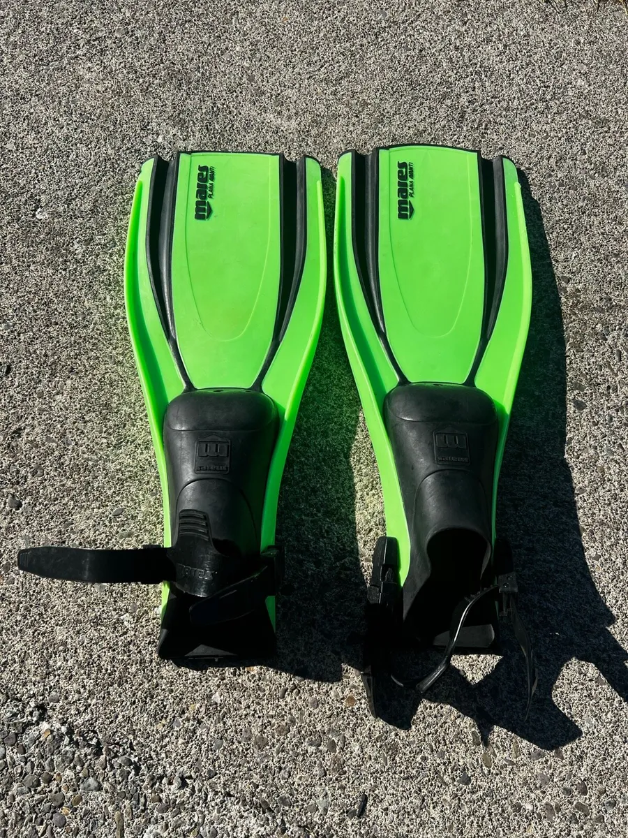 Mares Fins - Image 1