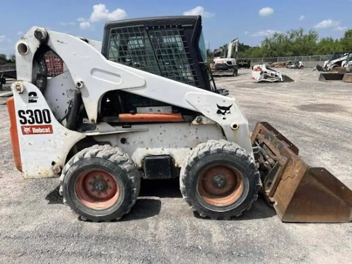 Wanted skid steers dead or alive wanted - Image 3