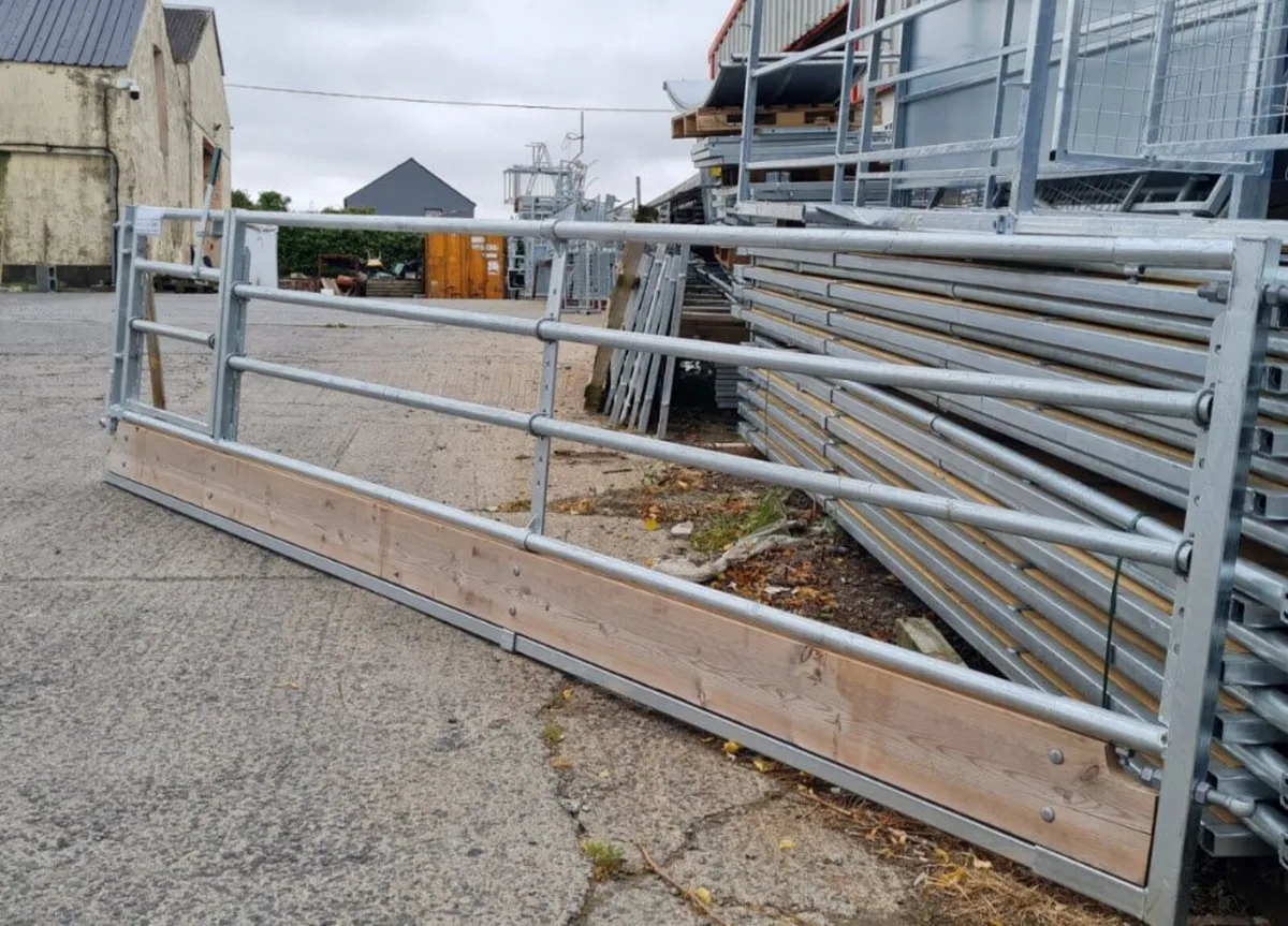Adjustable feeding barrier - Image 1