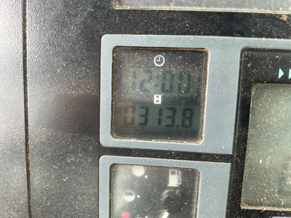 1999 Case CX90 - Image 2