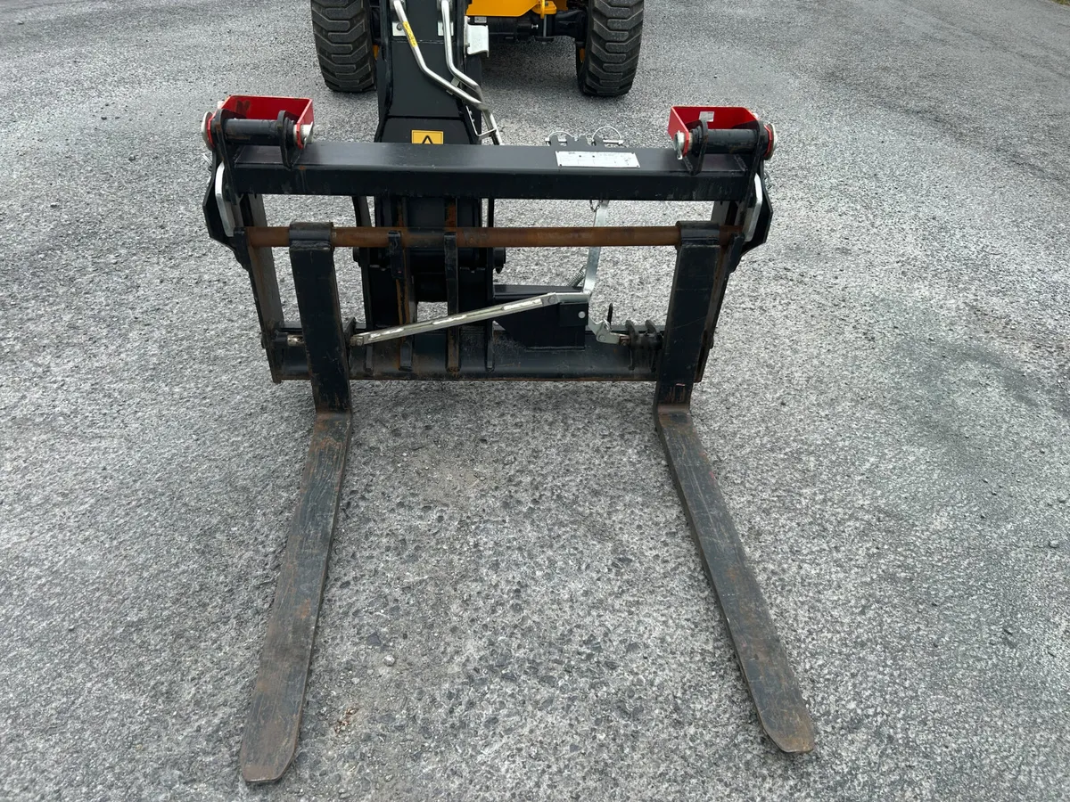 2025 JCB 525-60 Loader - Image 4