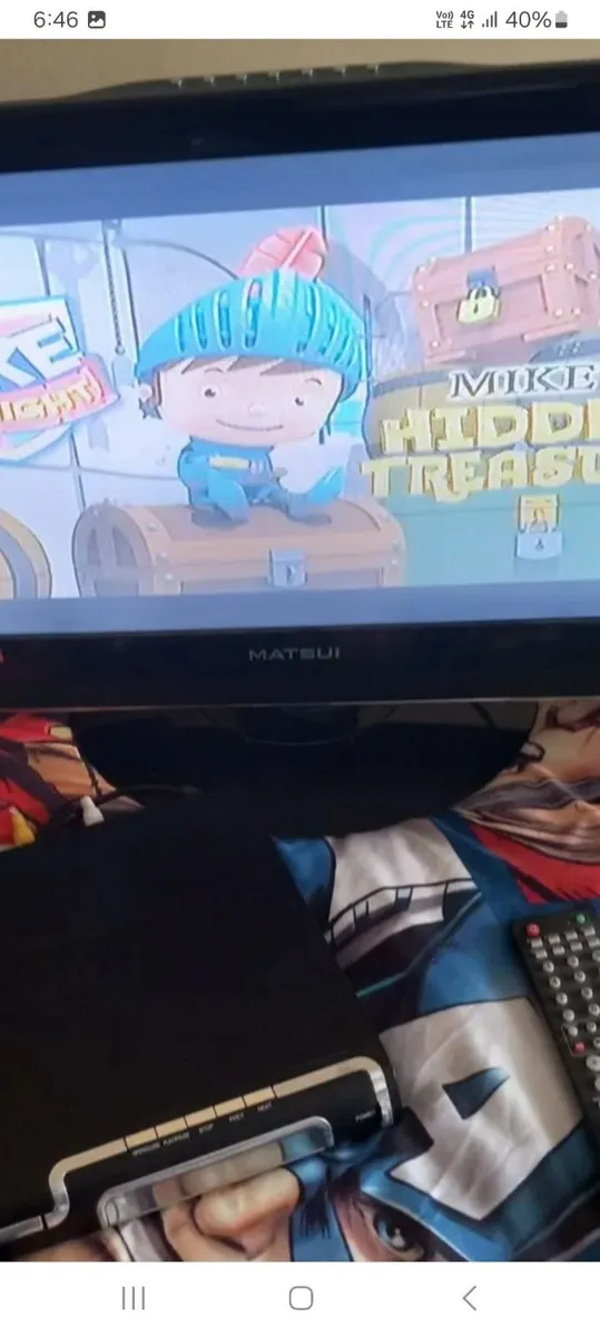 Small tv and seprate dvd player - Image 2