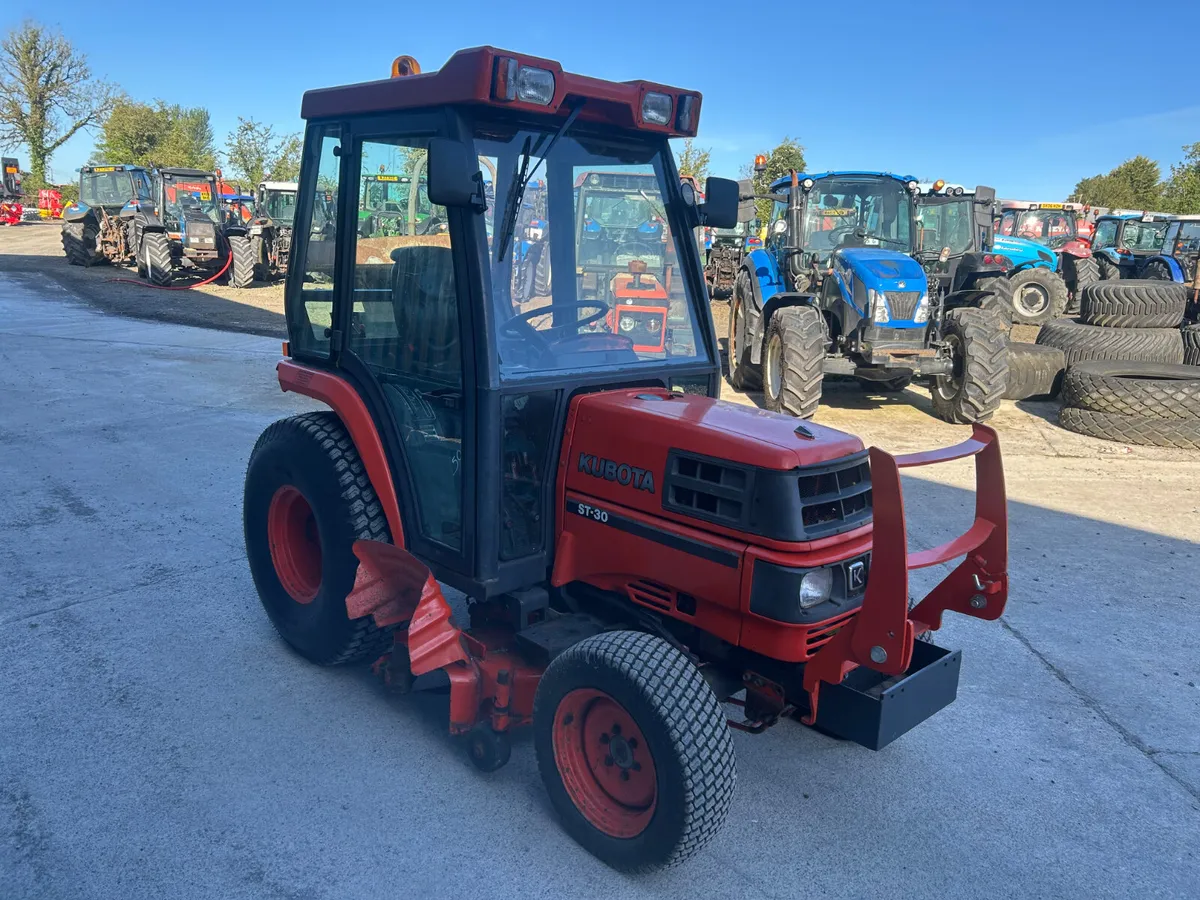 Kubota ST30 Compact Tractor - Image 2