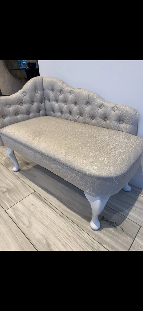 2 chairs - Image 1