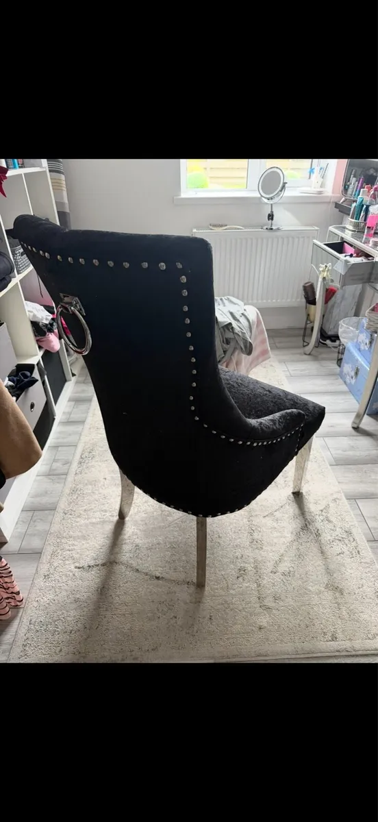 2 chairs - Image 2