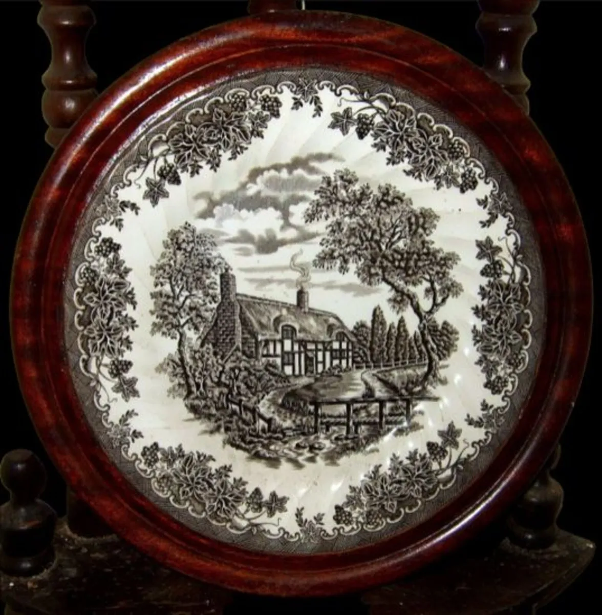 Pristine Vintage Framed Staffordshire Wall Plate - Image 4