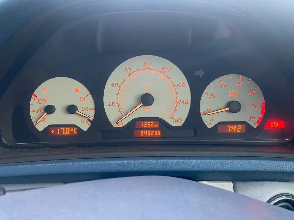 Mercedes-Benz CLK230 Kompressor Sport - Image 2