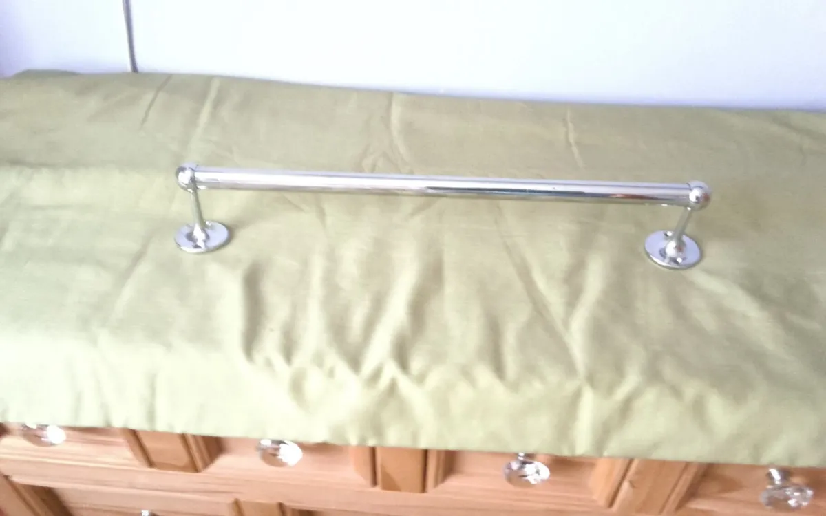 Chrome towel rail - Image 3