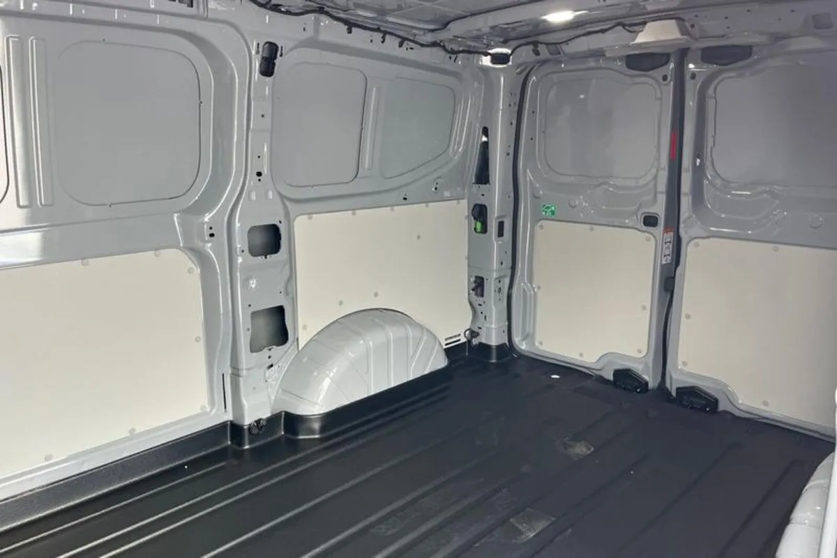 Ford Transit Custom 2.0 320 EcoBlue Limited Panel - Image 4