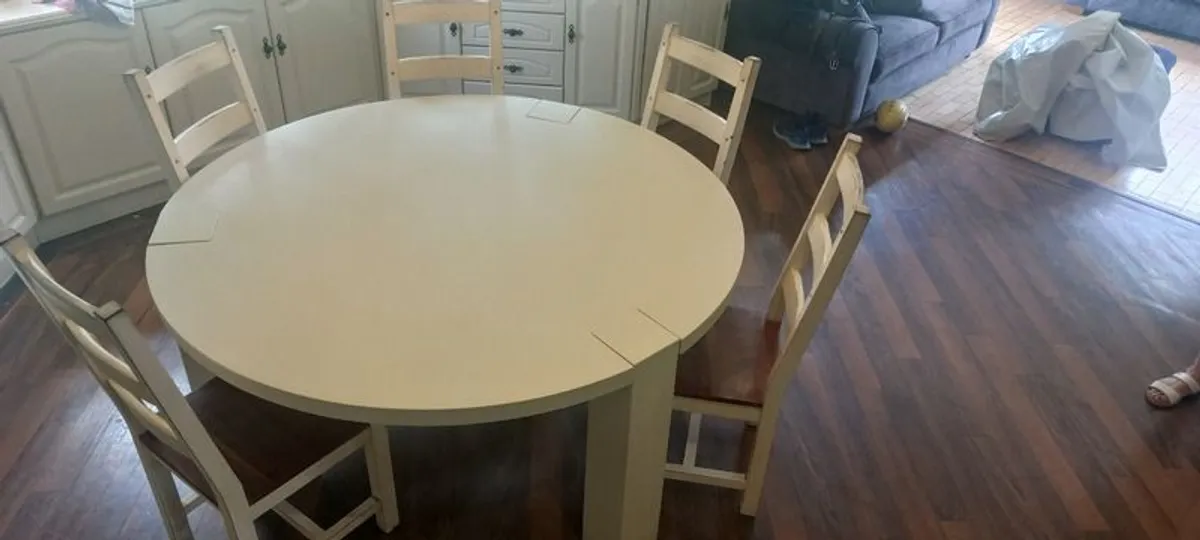 Kitchen table - Image 1