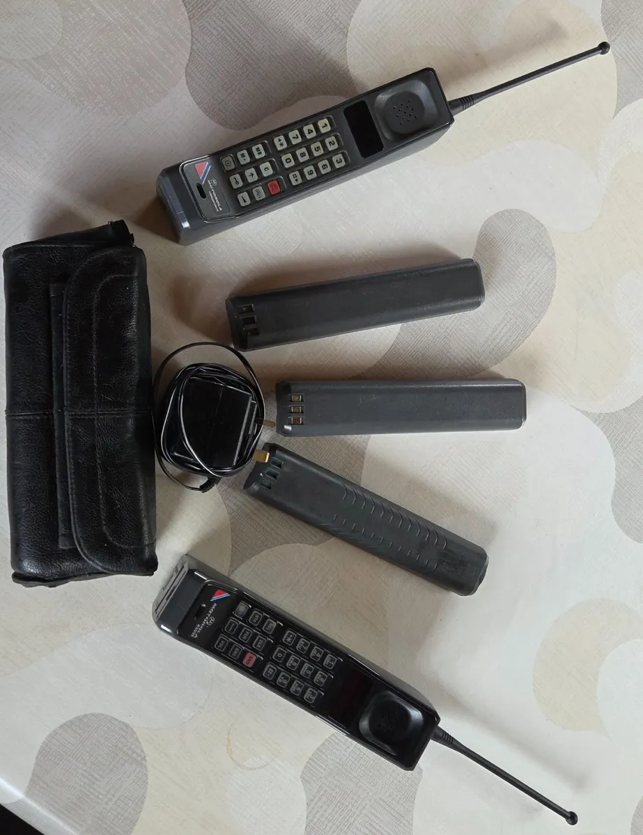 Motorola Brick Phone Collection - Image 2