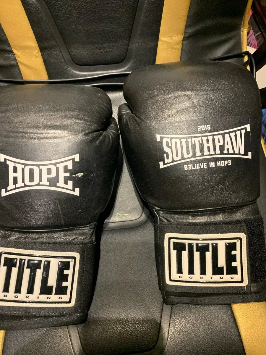 Southpaw boxing gloves - Image 1