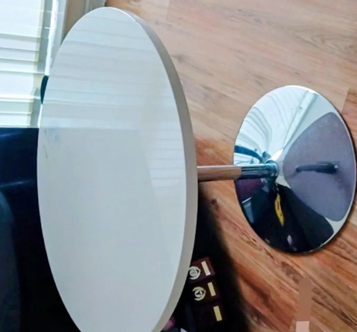 Dining table - Image 1