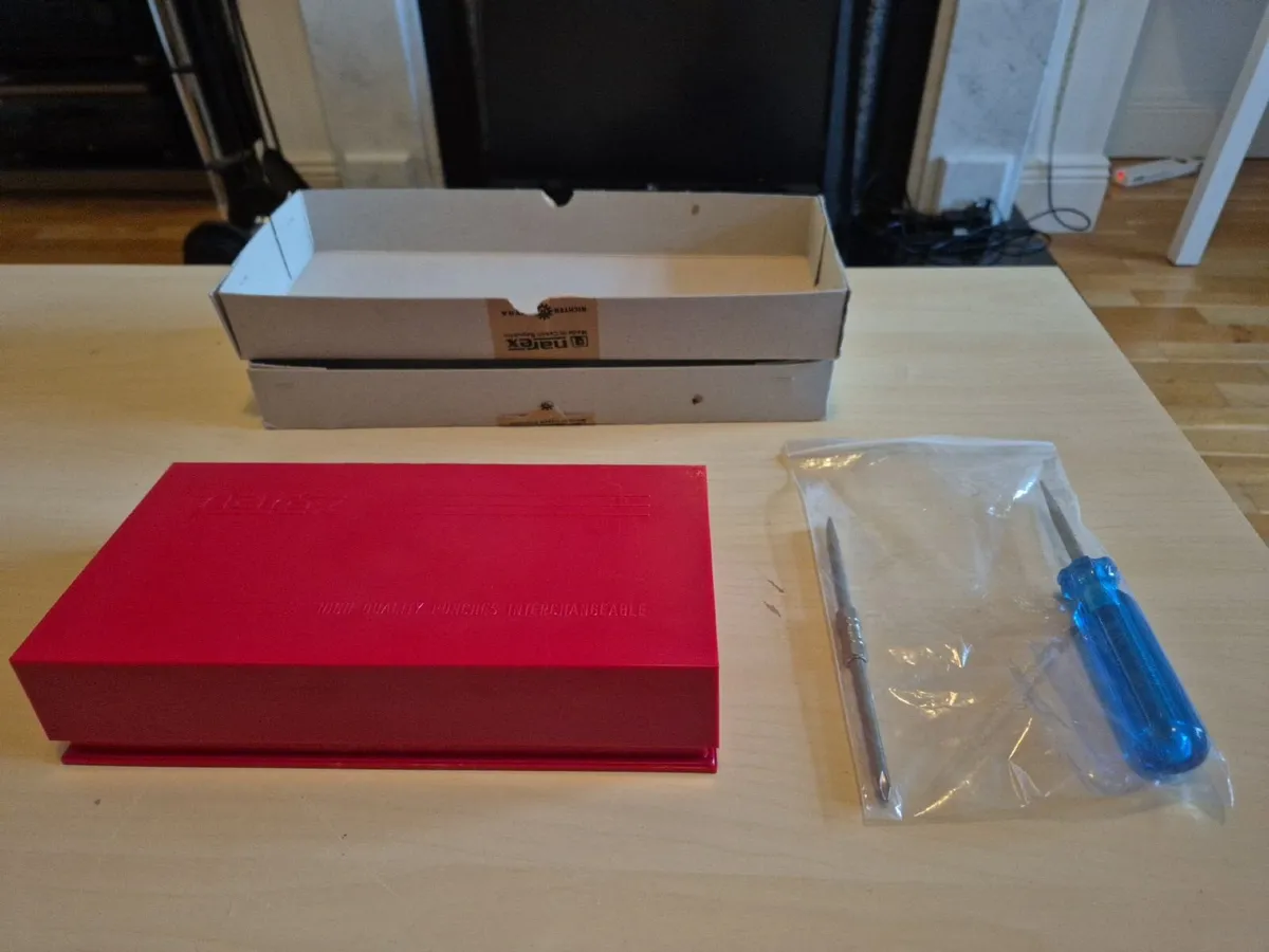 Hole Punch kit / set of exchangeable punches - Image 3