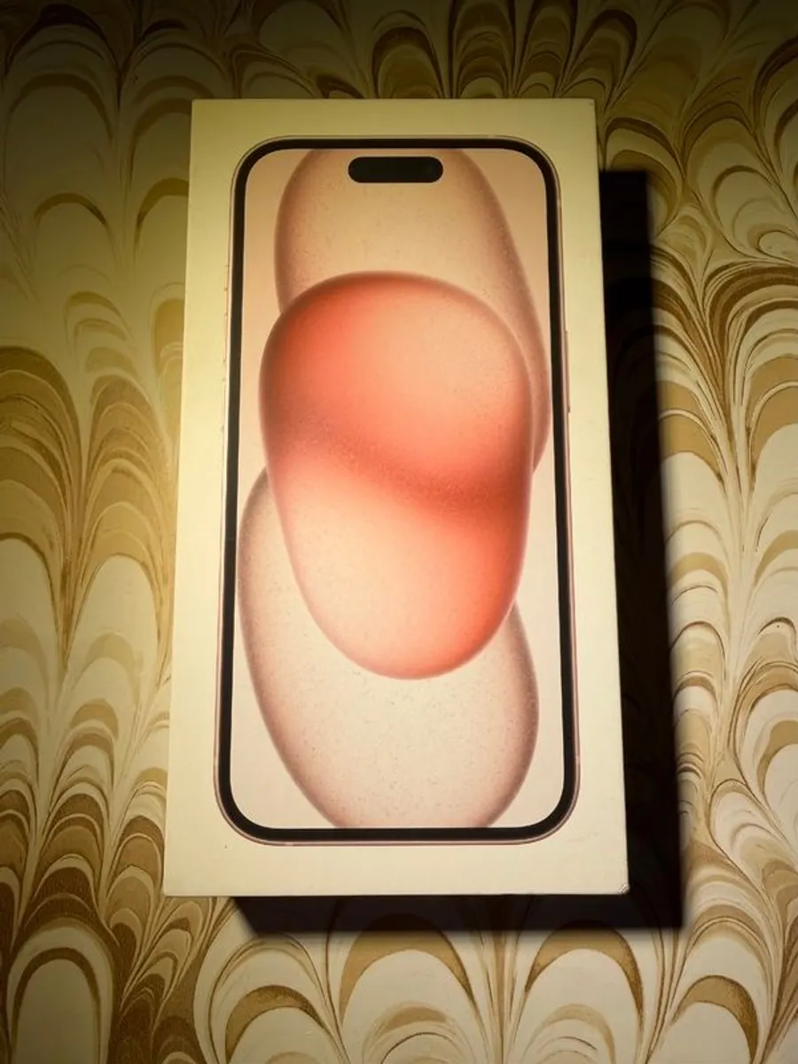 iPhone 15 - 256GB - Pink - Image 4