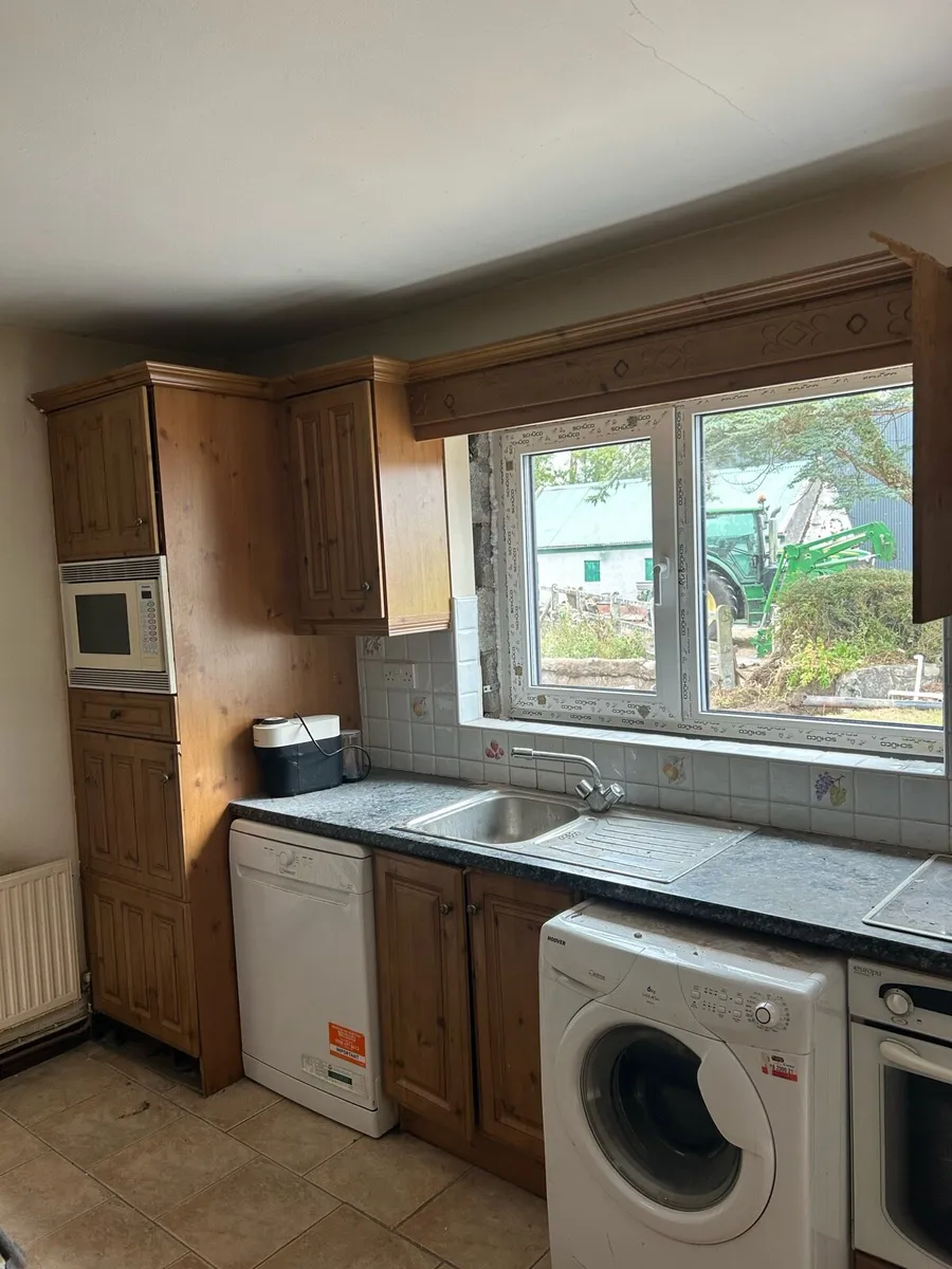 Kitchen and Living Items - Image 2