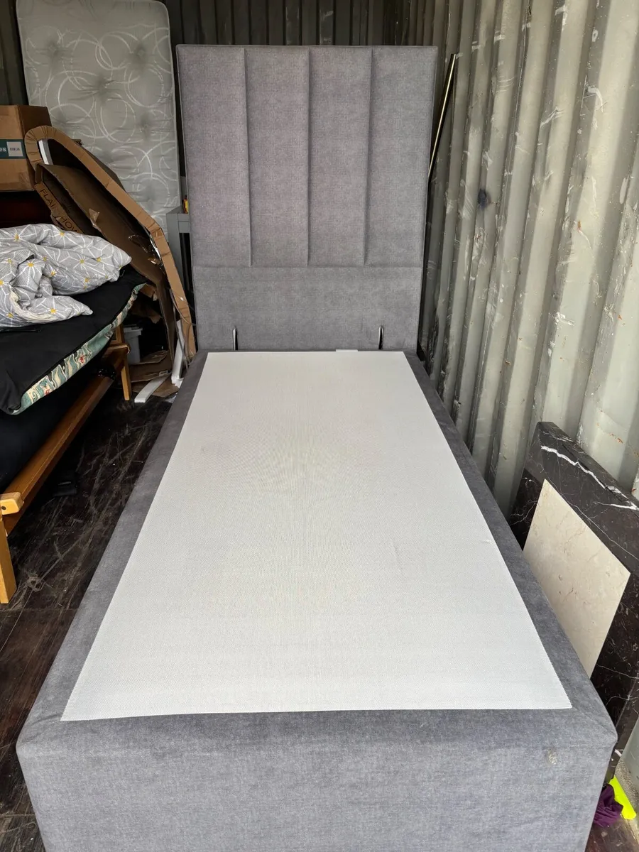 Single bed - Image 1