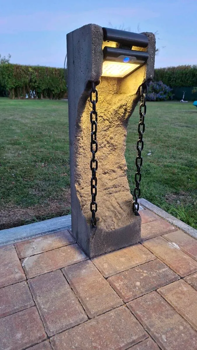 Concrete lamp stand - Image 1
