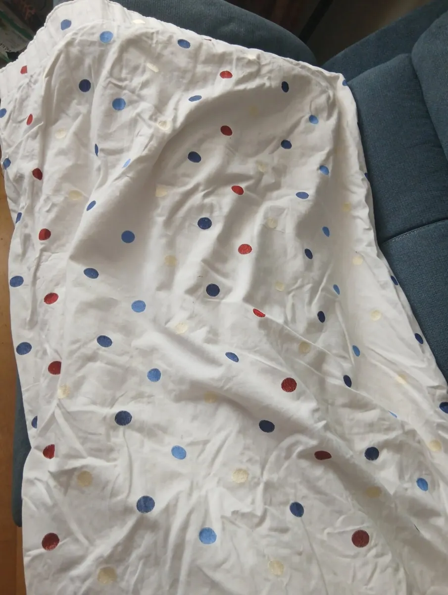 Curtains - Image 2