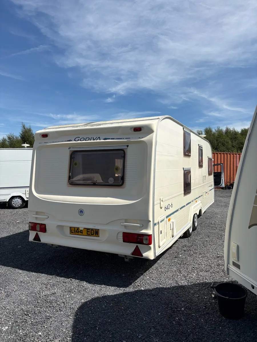 Avondale 6 berth fixed Bunkbed caravan - Image 4
