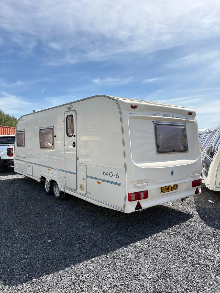 Avondale 6 berth fixed Bunkbed caravan - Image 3