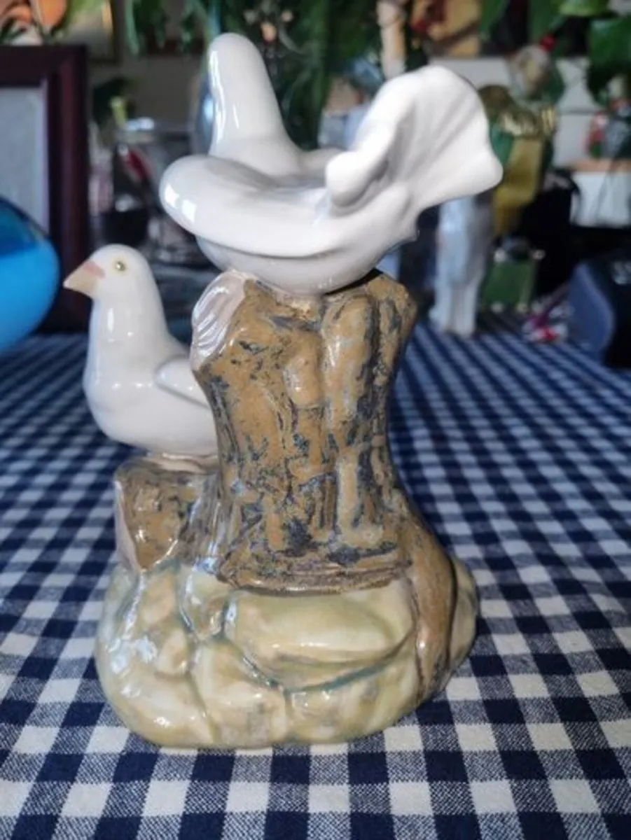 Tengra Spain porcelain - figurine of two doves - Image 2