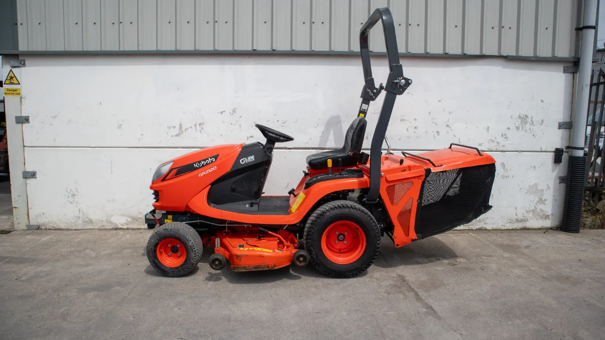 2023 Kubota GR2120 Lawnmower - Image 2