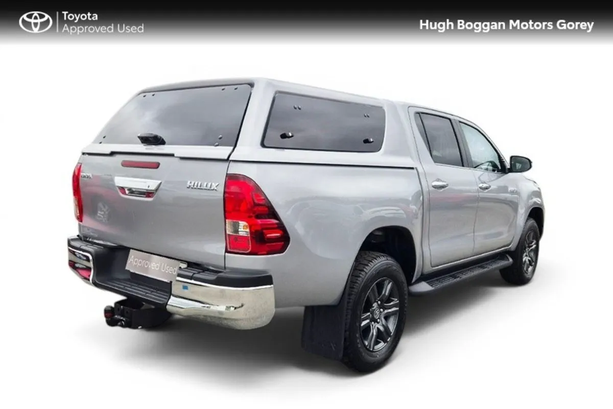 Toyota Hilux 2.8 SR5 MANUAL - Image 2