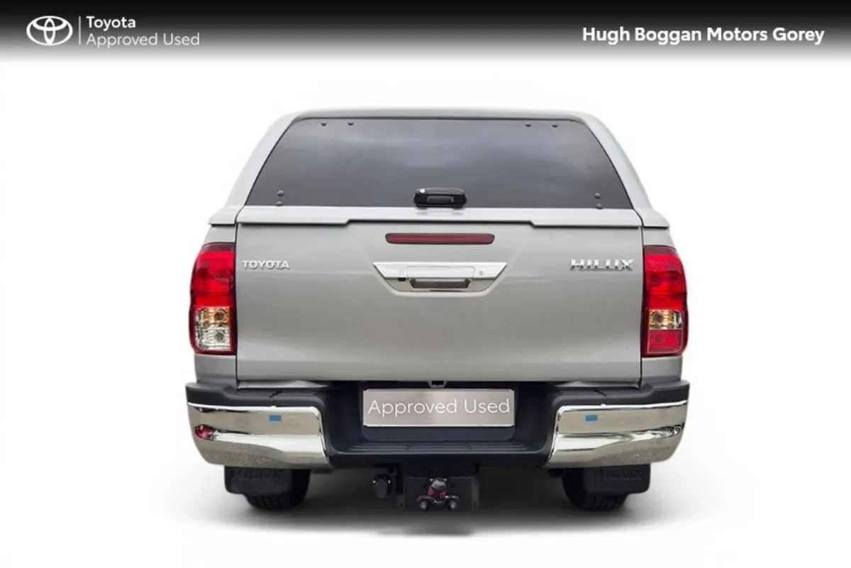 Toyota Hilux 2.8 SR5 MANUAL - Image 3