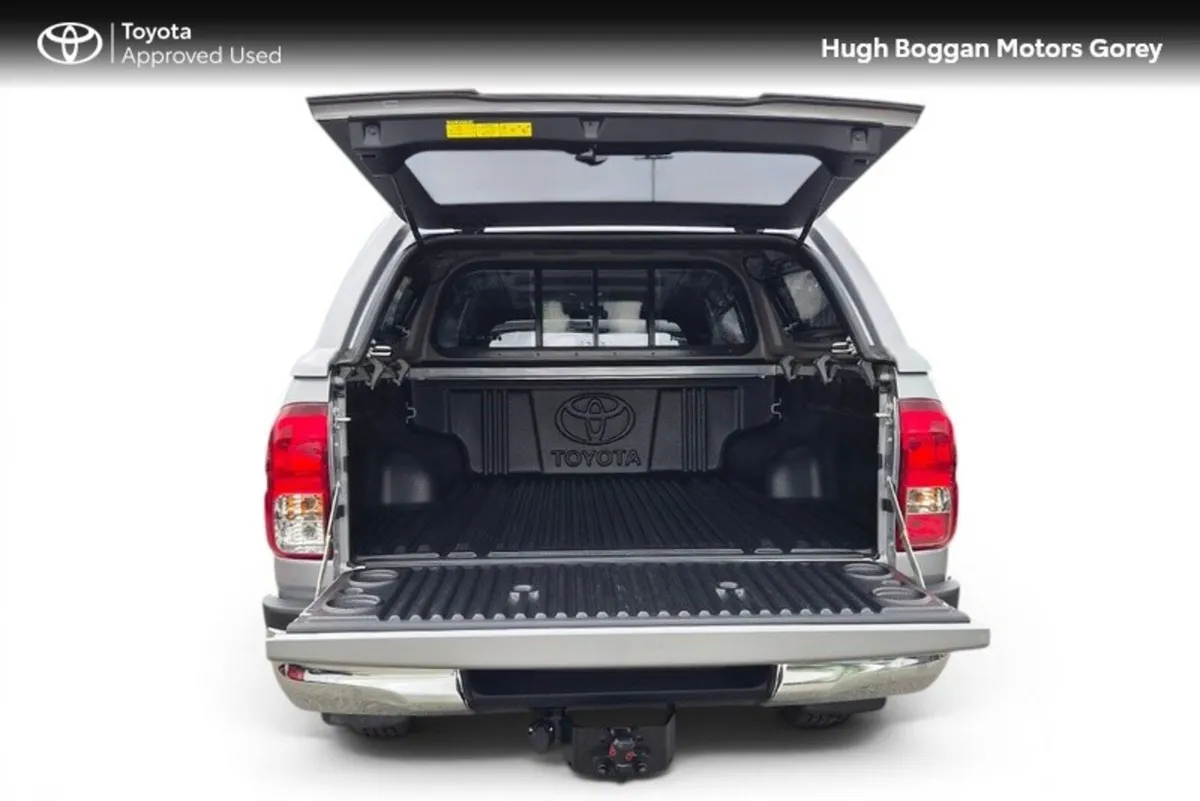 Toyota Hilux 2.8 SR5 MANUAL - Image 4