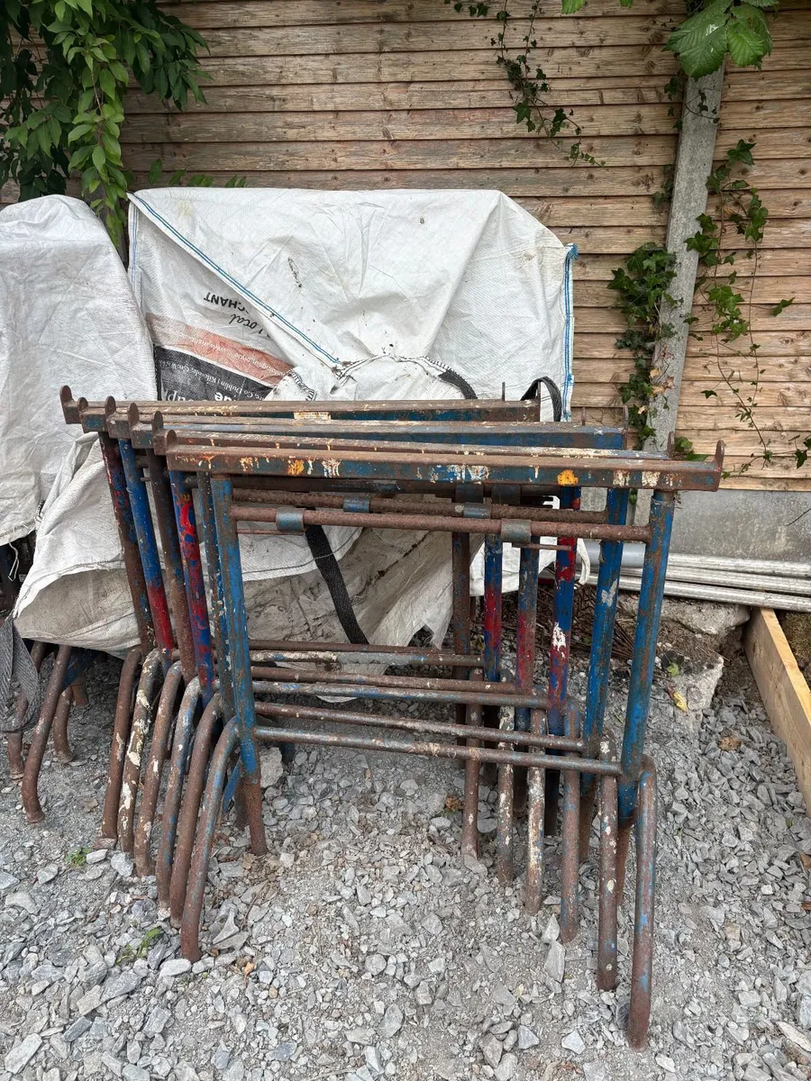trestles and acrows - Image 2